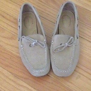 Lands End TAN LEATHER women’s moccasins size 7 1/2